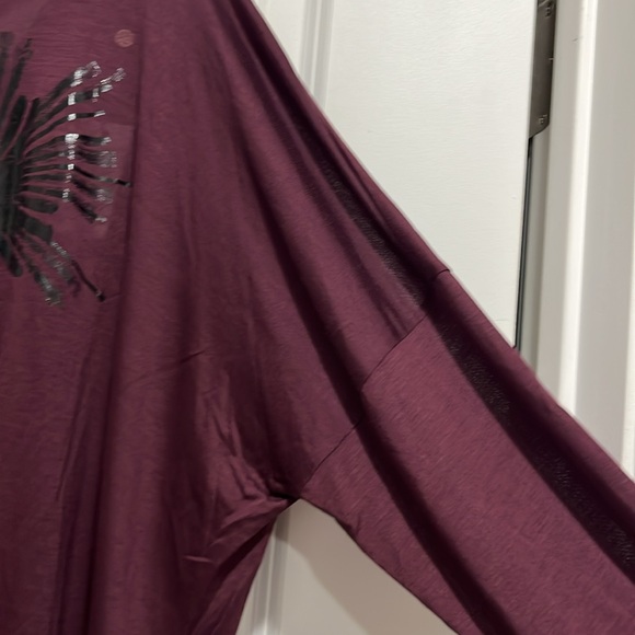 Burgundy Black Floral Top - Picture 3 of 9